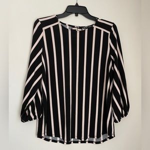 Adrianna Papell Shirt top blouse Size M striped pretty stretch